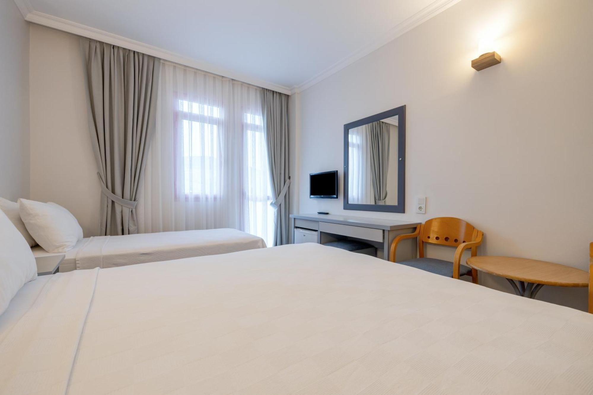 Hanedan Beach Hotel Foça Bagian luar foto