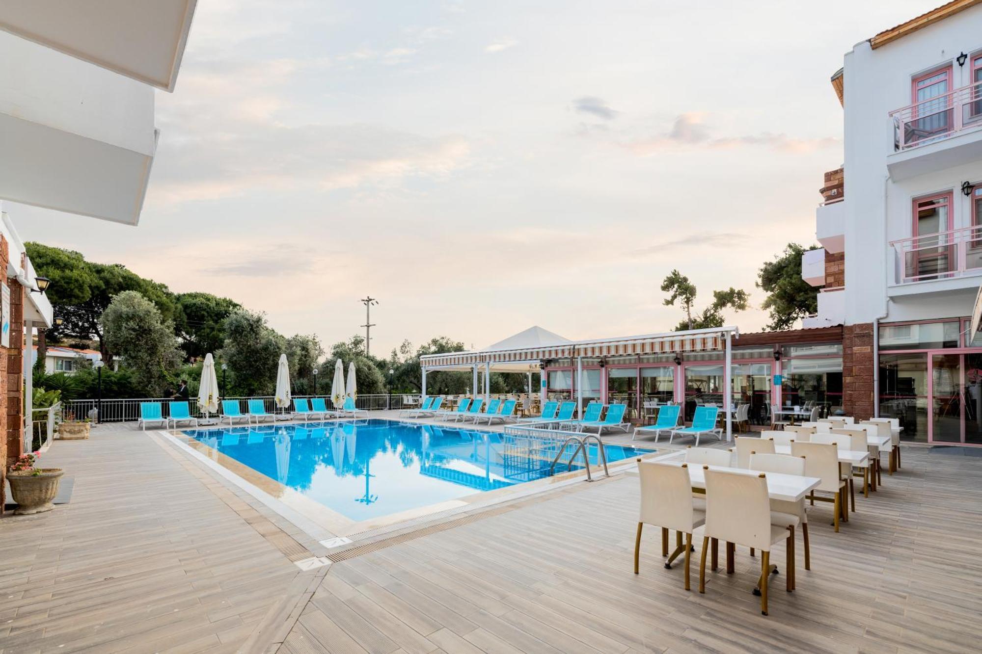 Hanedan Beach Hotel Foça Bagian luar foto