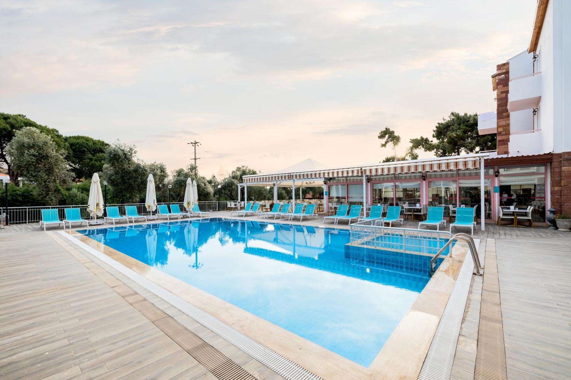 Hanedan Beach Hotel Foça Bagian luar foto