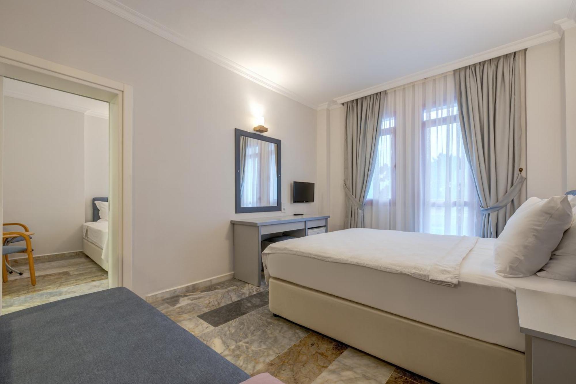Hanedan Beach Hotel Foça Bagian luar foto