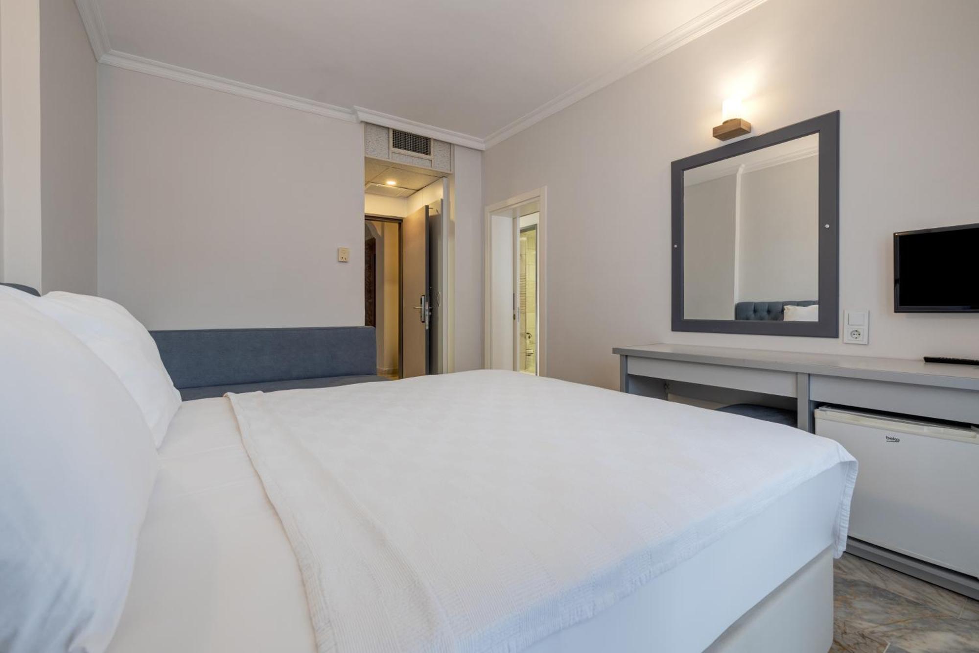 Hanedan Beach Hotel Foça Bagian luar foto