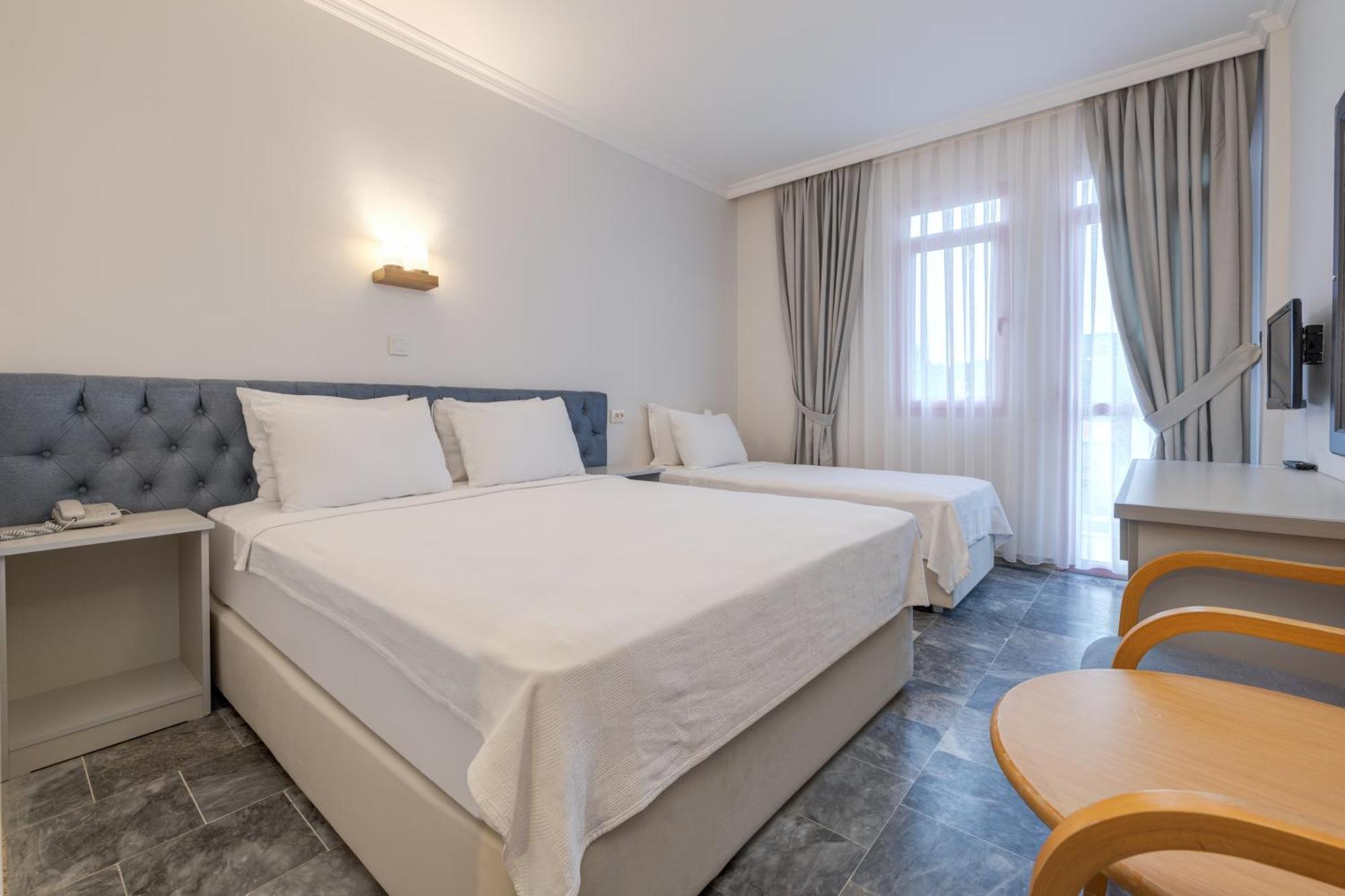 Hanedan Beach Hotel Foça Bagian luar foto