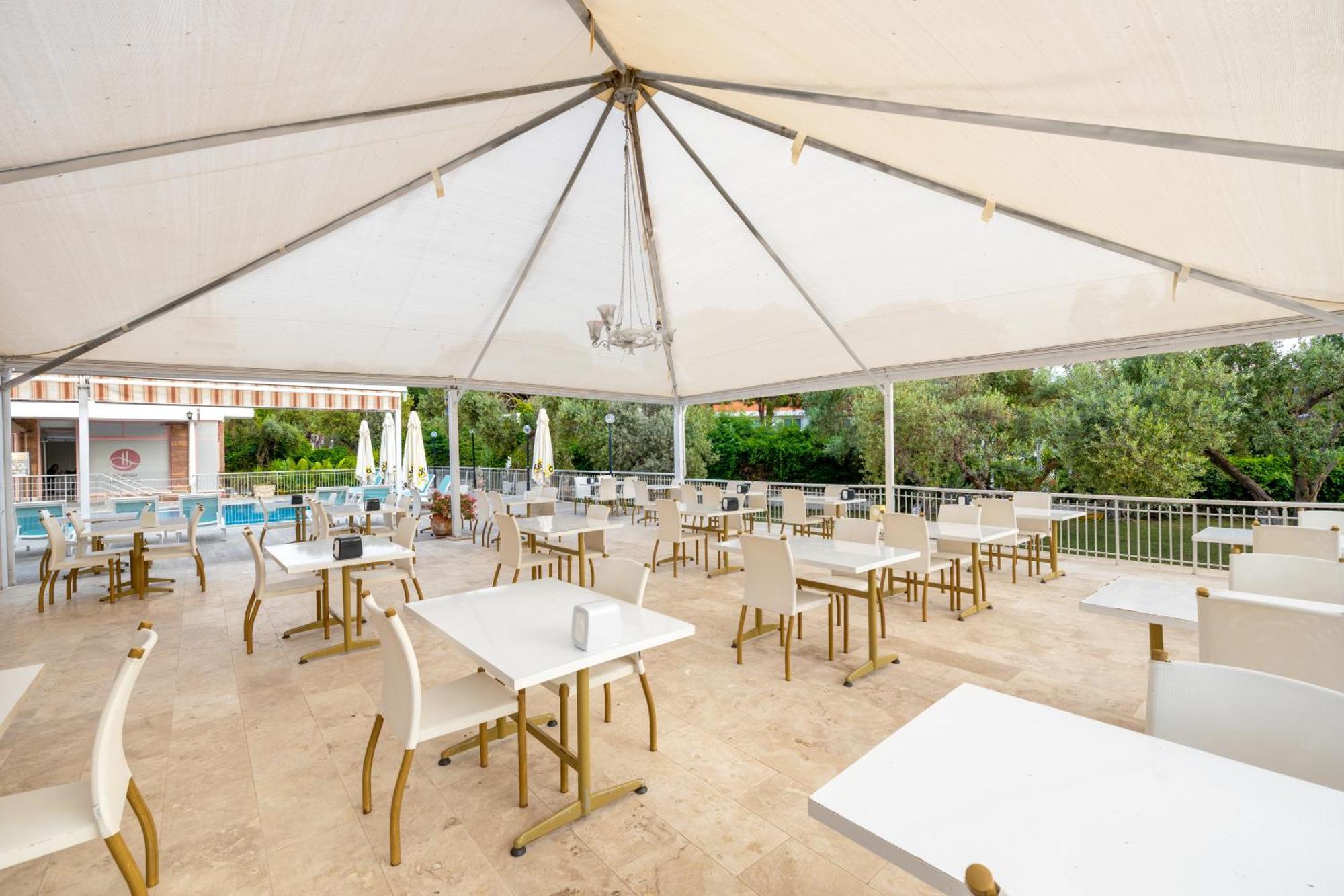 Hanedan Beach Hotel Foça Bagian luar foto
