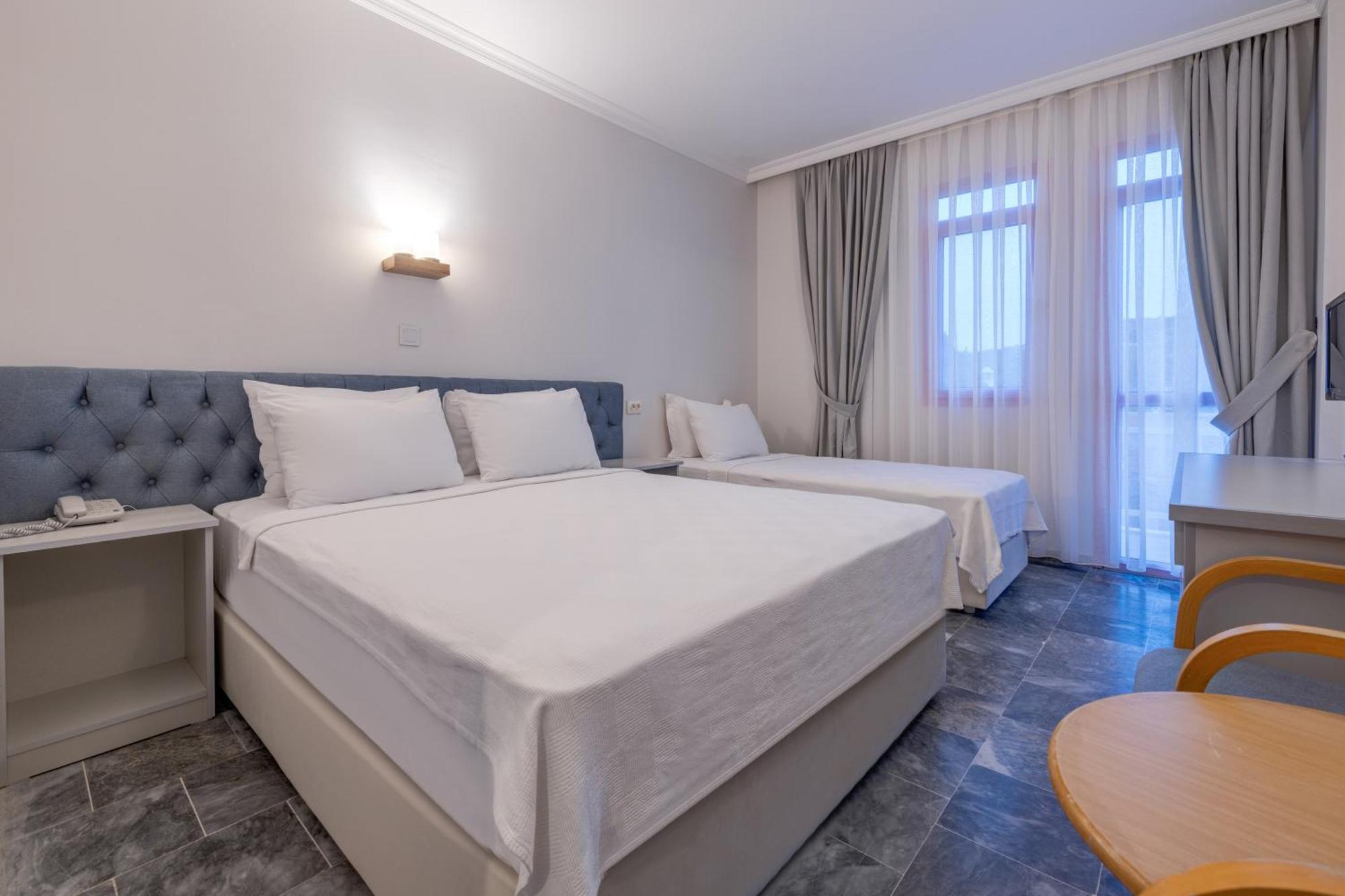 Hanedan Beach Hotel Foça Bagian luar foto