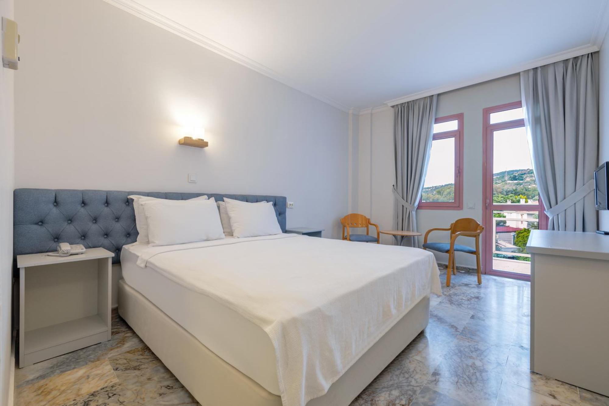 Hanedan Beach Hotel Foça Bagian luar foto