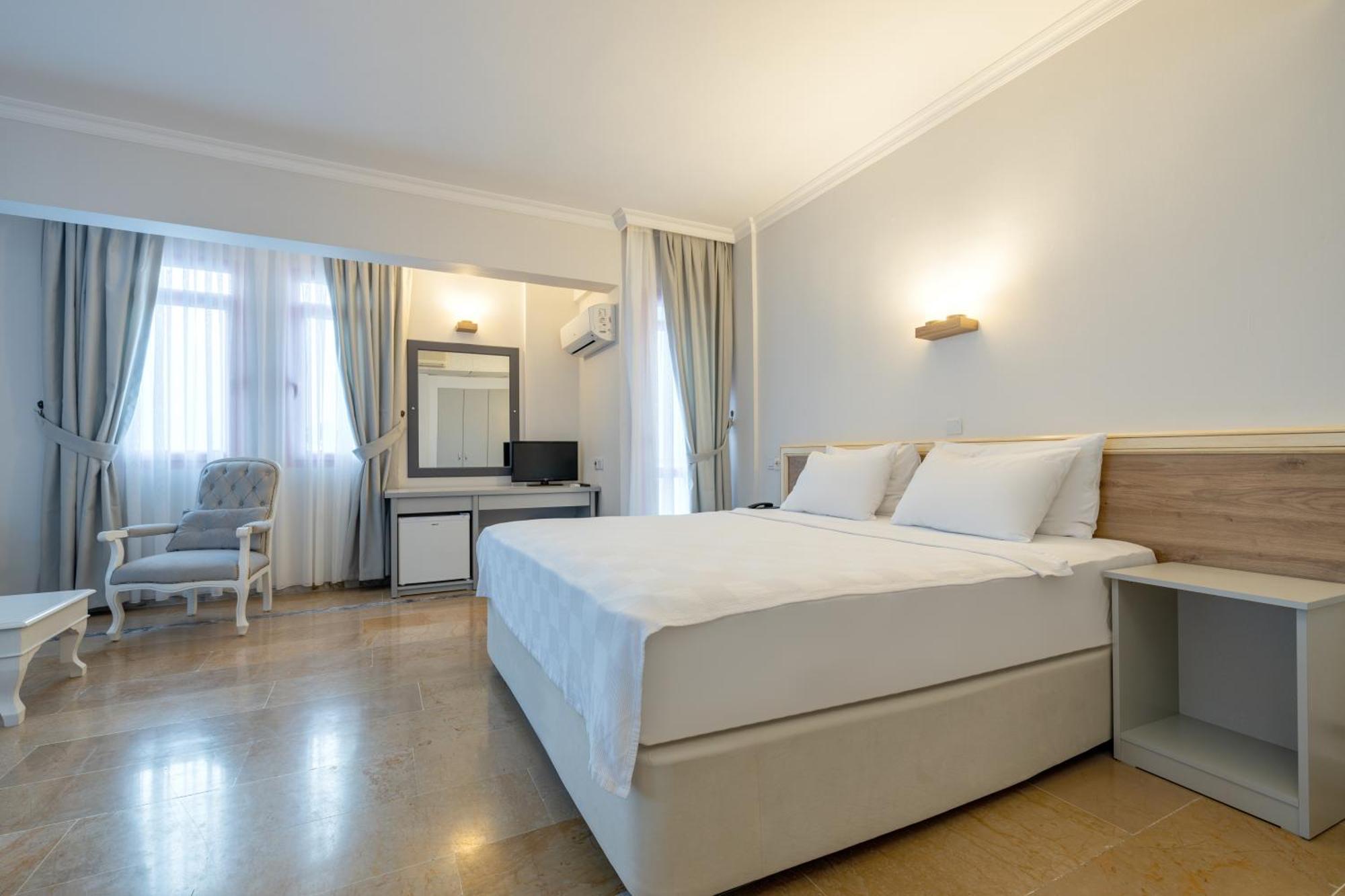 Hanedan Beach Hotel Foça Bagian luar foto